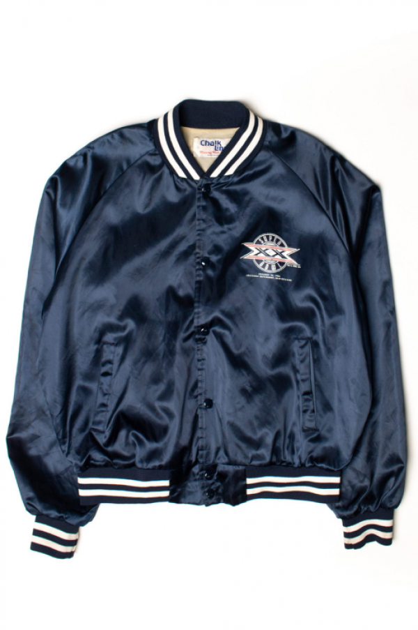 Jaket Bomber Berbahan Satin dengan Aksen Rekaman